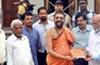 Shiroor Mutt swamiji visits new Udupi mosque